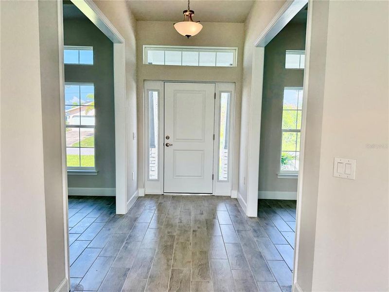 Spacious, unfurnished interior of a new home in South Gulf Cove, Port Charlotte (Image 12).