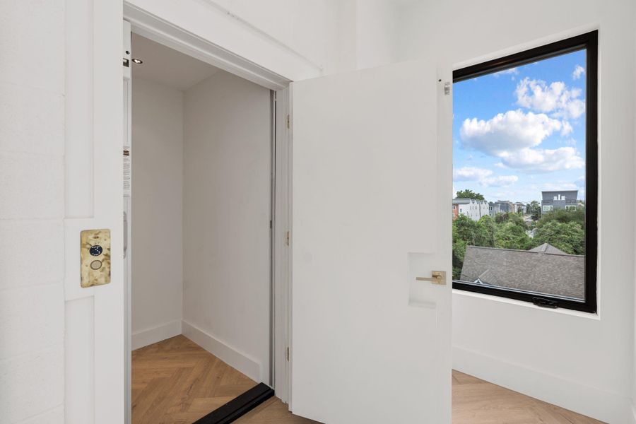 Spacious, unfurnished interior of a new home in , Houston (Image 24).
