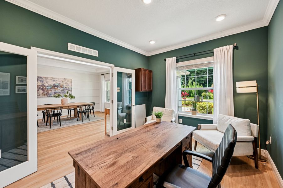 Representative furnished interior of a home built from the Sierra by Maronda Homes in Royal Highlands, Weeki Wachee (Image 6).