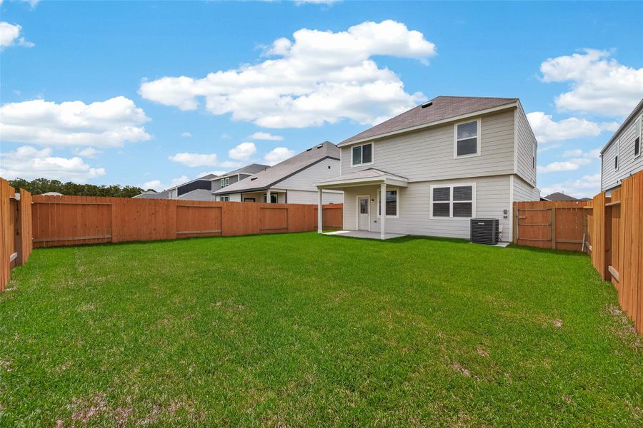 Exterior details and patio area of a home in Wayside Village, Houston (Image 30).