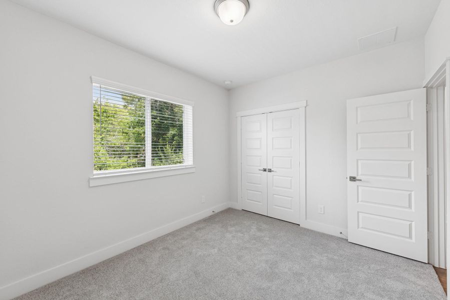 Spacious, unfurnished interior of a new home in Retreat at Oak Park, Houston (Image 16).