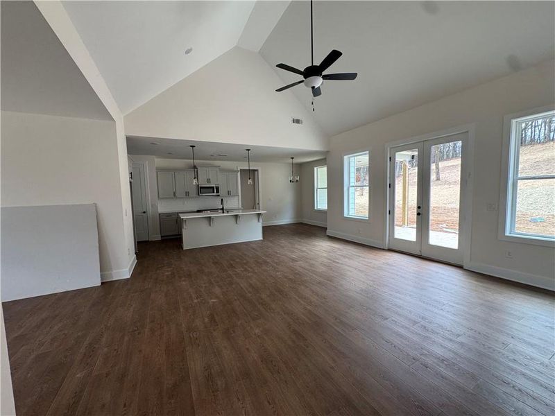 Spacious, unfurnished interior of a new home in , Waleska (Image 9).