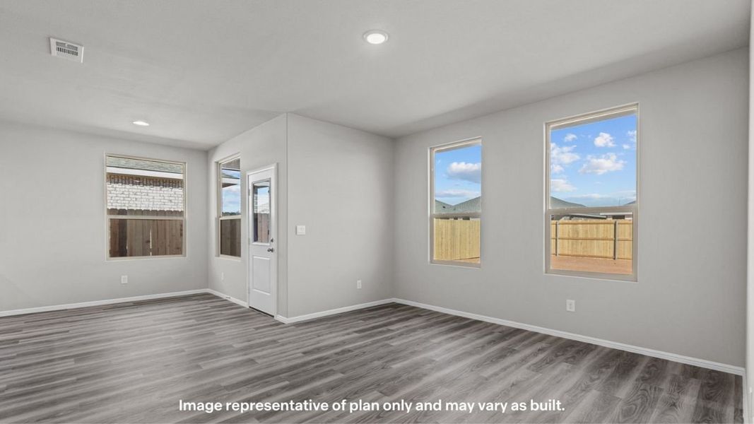 Spacious, unfurnished interior of a new home in Yukon Ridge, Odessa (Image 8).