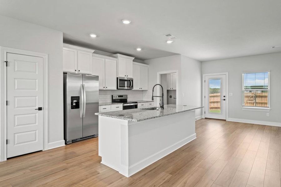 s you walk through the entry you will find yourself in the fully loaded kitchen, a culinary paradise that's ready to turn you into a gourmet chef.