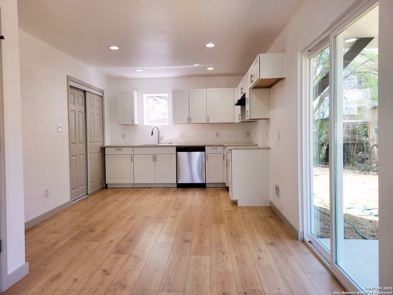 Spacious, unfurnished interior of a new home in , San Antonio (Image 5). Spacious, unfurnished interior of a new home in , San Antonio (Image 5).