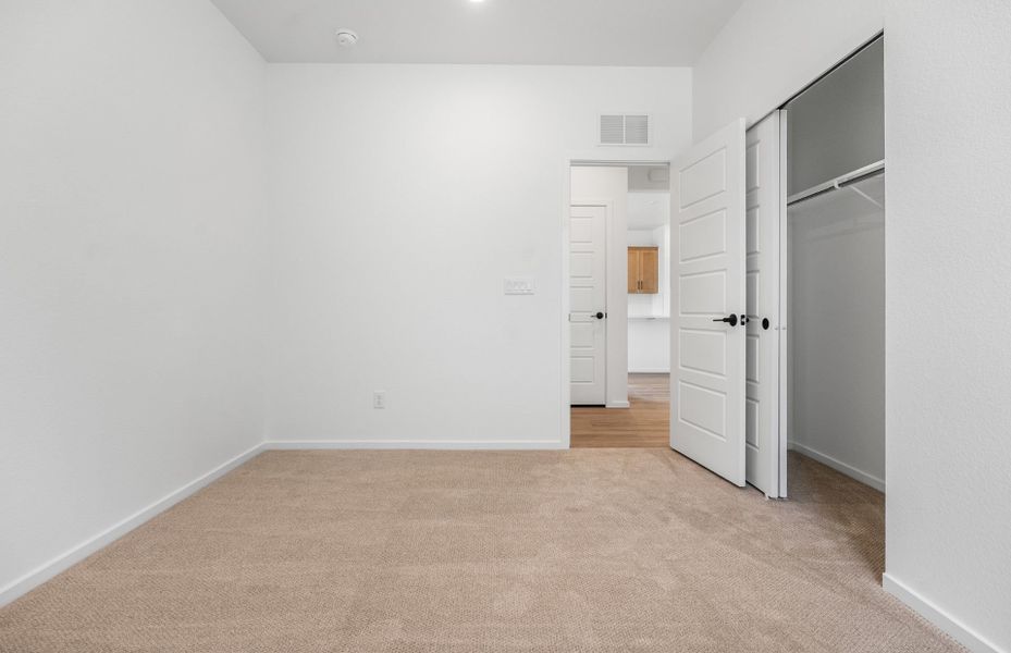 Spacious, unfurnished interior of a new home in Wolf Creek Run West, Strasburg (Image 16).