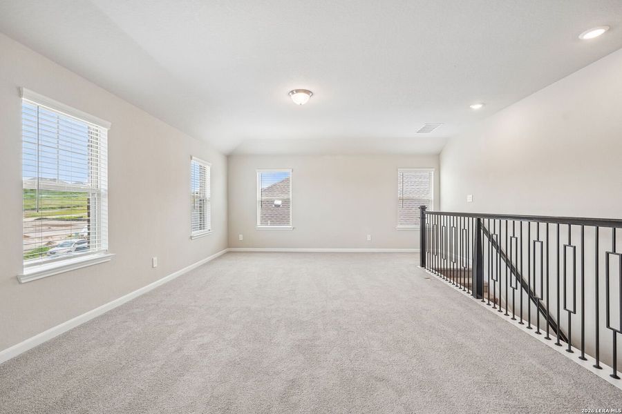 Spacious, unfurnished interior of a new home in Arcadia Ridge - Premier Series, San Antonio (Image 42).