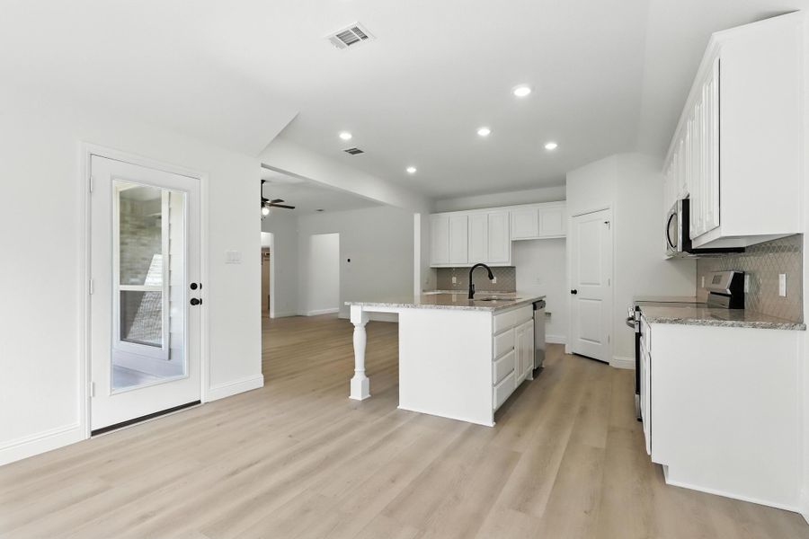 Representative furnished interior of a home built from the Iverson I by Cheldan Homes in Pitcock Addition, Graham (Image 20).