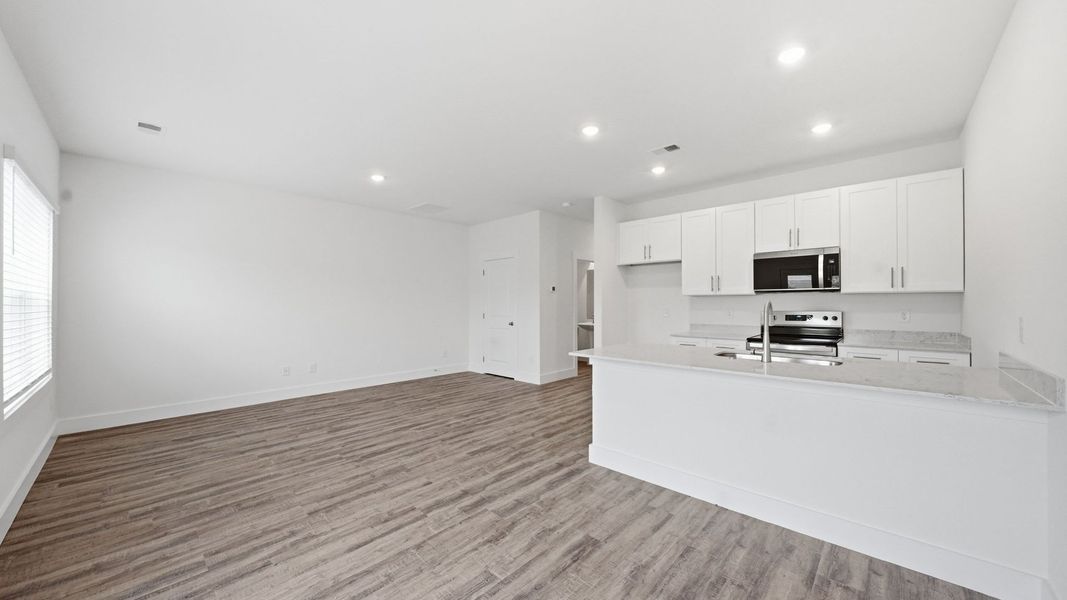 Spacious, unfurnished interior of a new home in The Arbor Townhomes, Kingsport (Image 13).