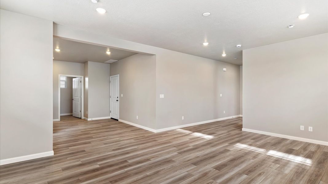 Spacious, unfurnished interior of a new home in Reunion, Commerce City (Image 17).