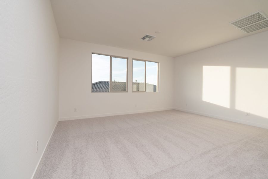 Spacious, unfurnished interior of a new home in Soleo, San Tan Valley (Image 15).