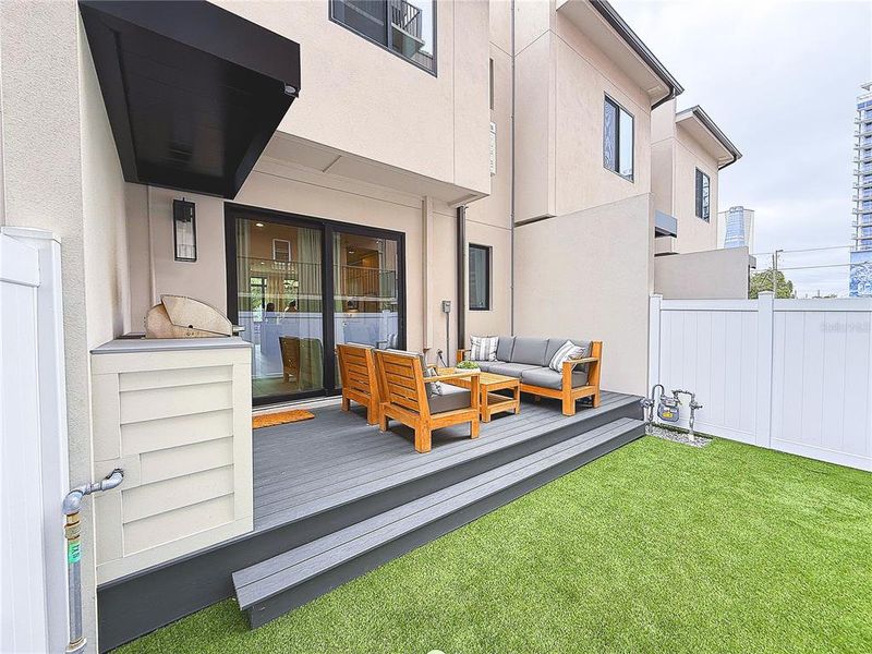 Exterior details and patio area of a home in , St. Petersburg (Image 25).
