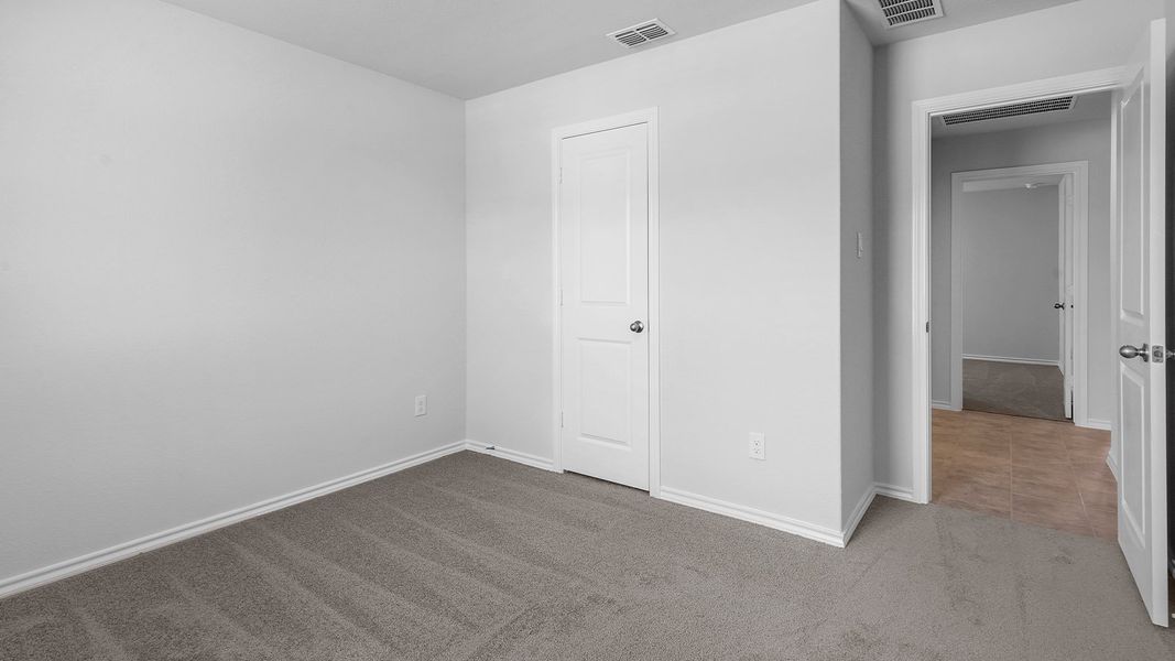 Spacious, unfurnished interior of a new home in Sunnycreek, Fort Worth (Image 31).
