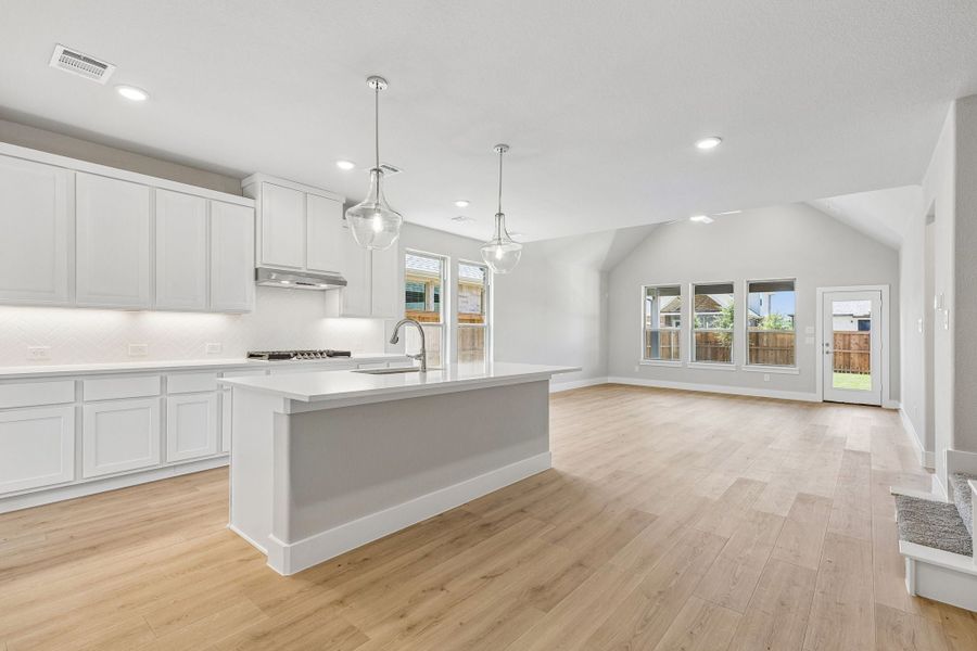Furnished interior view inside a new home in Dove Hollow, Waxahachie (Image 10).