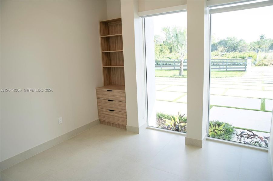 Spacious, unfurnished interior of a new home in , Miami (Image 15).
