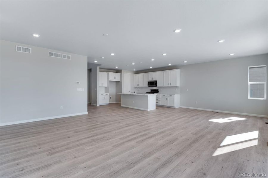 Spacious, unfurnished interior of a new home in Reunion Ridge, Commerce City (Image 26).