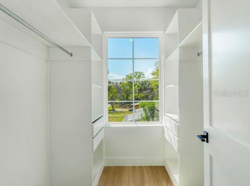 Spacious, unfurnished interior of a new home in , Oakland (Image 33).