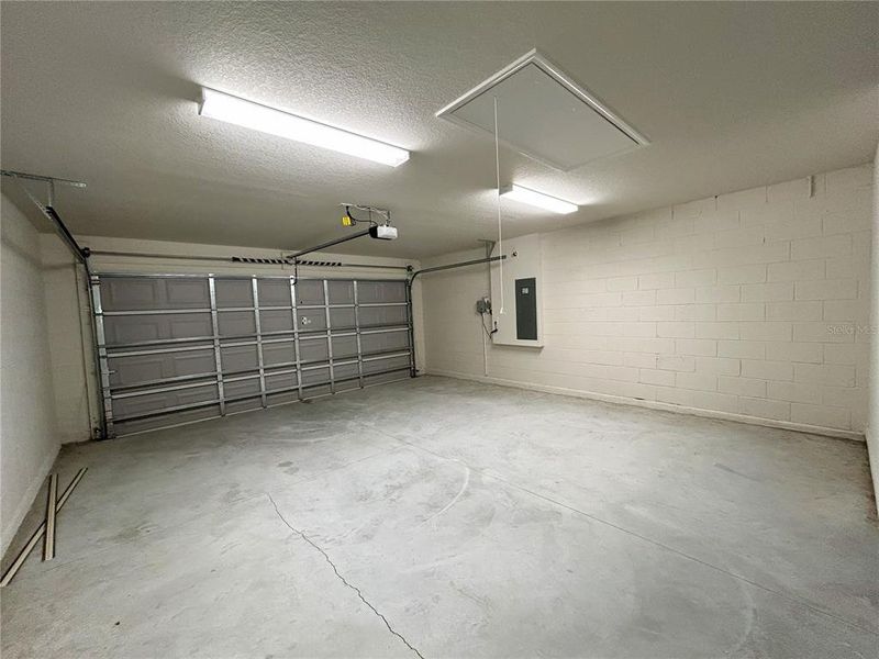 Spacious, unfurnished interior of a new home in , Citrus Springs (Image 15).