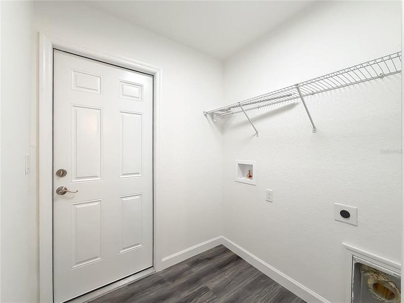 Spacious, unfurnished interior of a new home in , Ocala (Image 12).