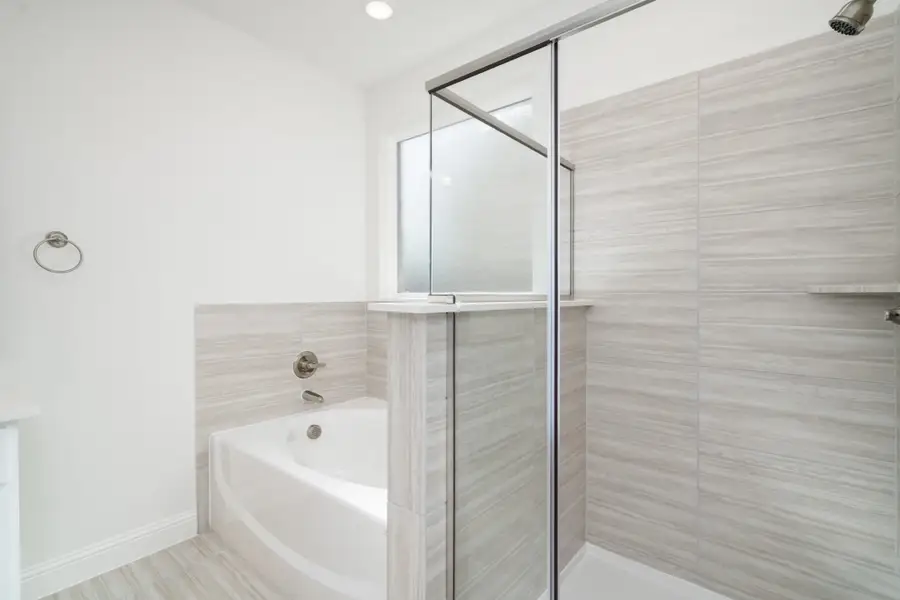 Furnished interior view inside a new home in Reunion, Rhome (Image 10).