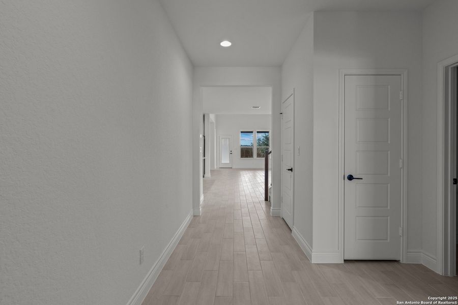 Spacious, unfurnished interior of a new home in Horizon Ridge, San Antonio (Image 22).