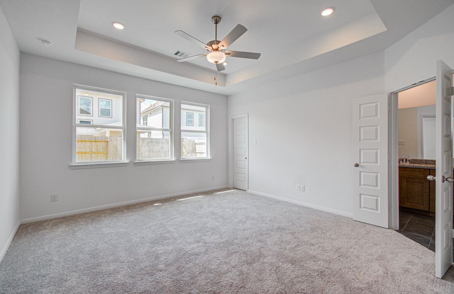 Spacious, unfurnished interior of a new home in Harmony Cove, Humble (Image 30).