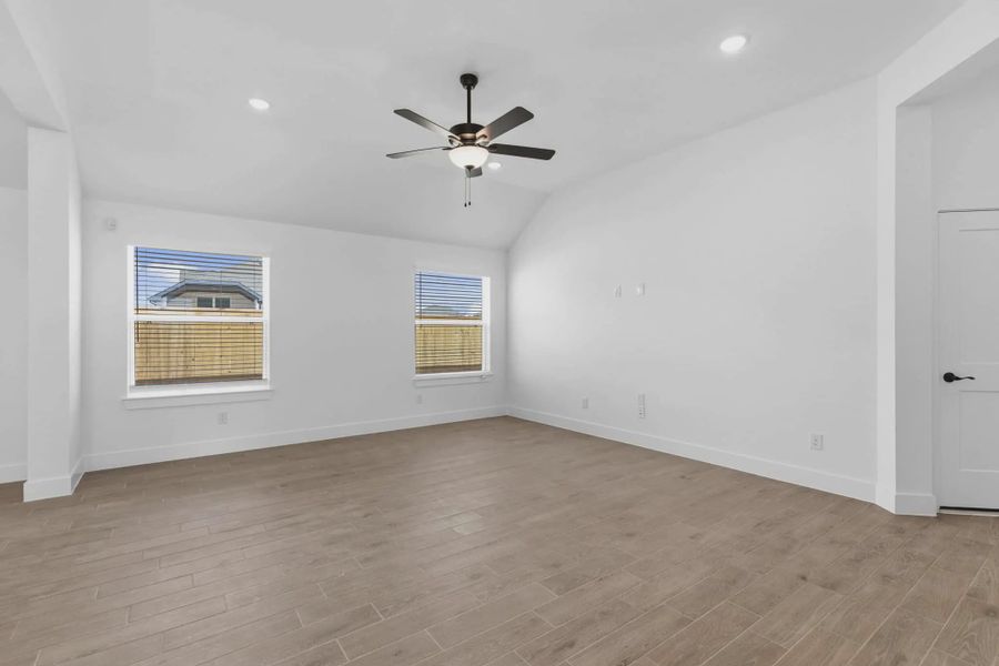 Spacious, unfurnished interior of a new home in Bridgeland, Elgin (Image 7).