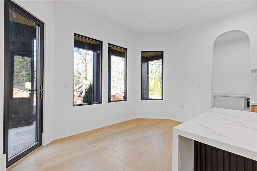 Spacious, unfurnished interior of a new home in , Alpharetta (Image 32).