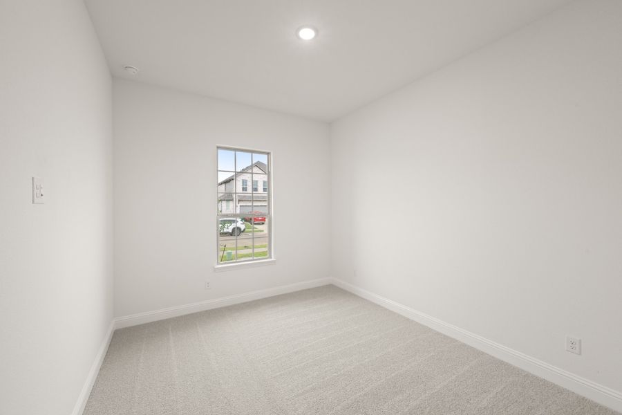 Spacious, unfurnished interior of a new home in Sheppard's Place, Waxahachie (Image 26).