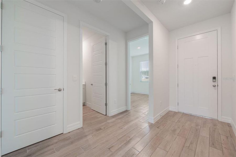 Spacious, unfurnished interior of a new home in Lakes of Mount Dora, Mount Dora (Image 16).