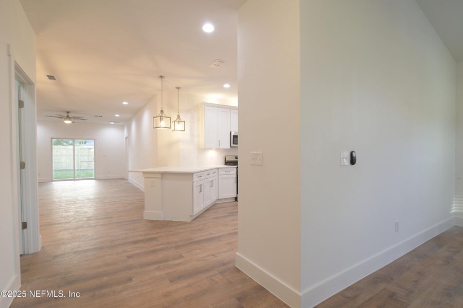 Spacious, unfurnished interior of a new home in , Jacksonville (Image 30).