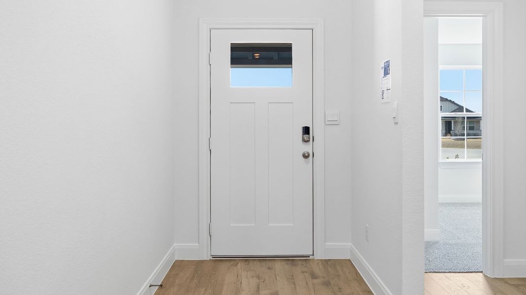 Spacious, unfurnished interior of a new home in Railhead, Cedar Creek (Image 9).