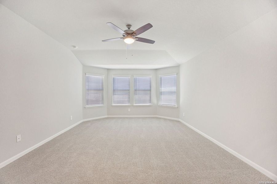 Spacious, unfurnished interior of a new home in Arcadia Ridge - Classic Series, San Antonio (Image 38).