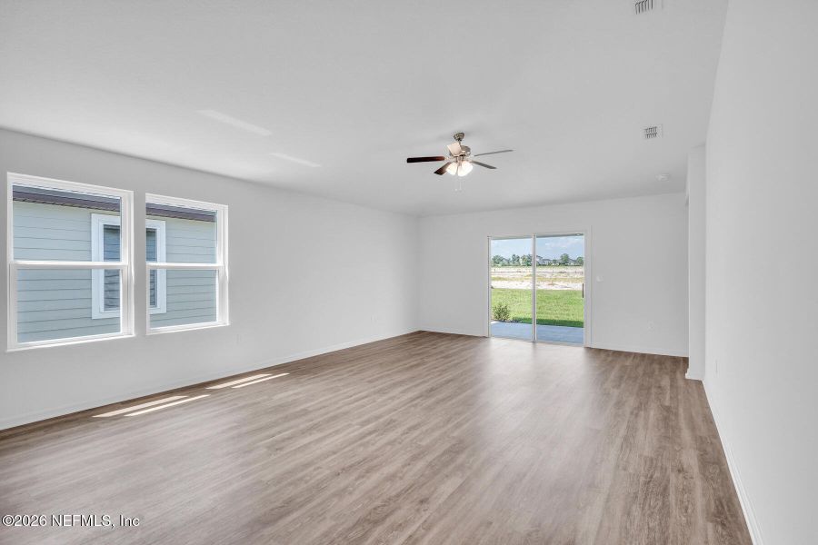 Spacious, unfurnished interior of a new home in Rolling Hills, Green Cove Springs (Image 18).