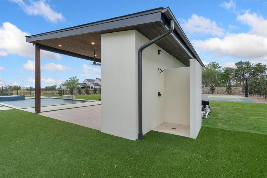 Exterior details and patio area of a home in , Frisco (Image 20).
