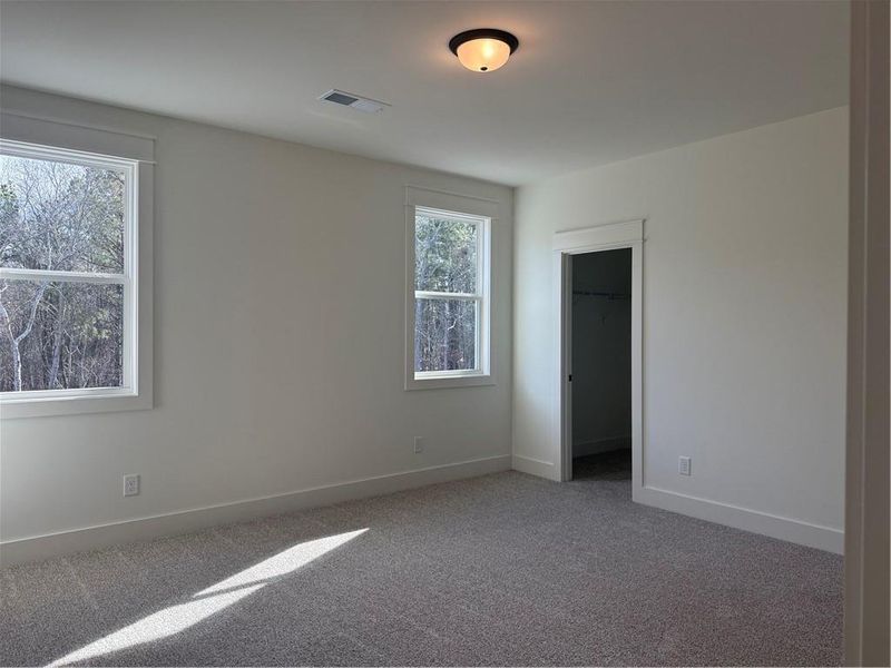 Spacious, unfurnished interior of a new home in , Waleska (Image 24).