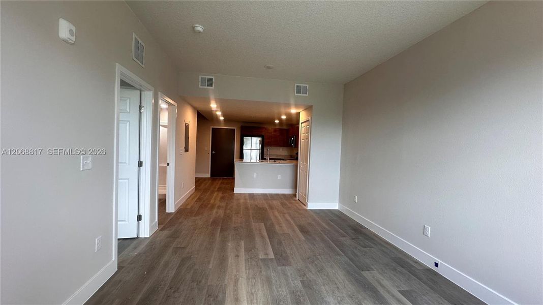 Spacious, unfurnished interior of a new home in , Orlando (Image 11).