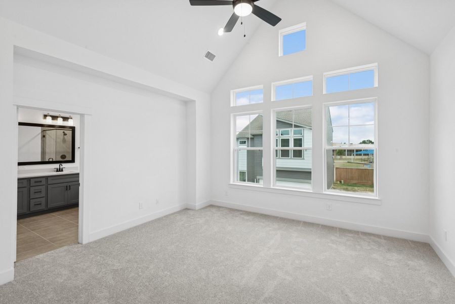 Spacious, unfurnished interior of a new home in Retreat at Oak Park, Houston (Image 18).