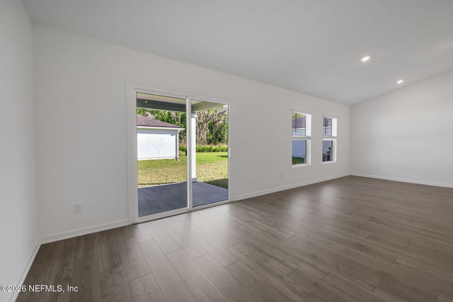 Spacious, unfurnished interior of a new home in Wilford Oaks, Orange Park (Image 31).