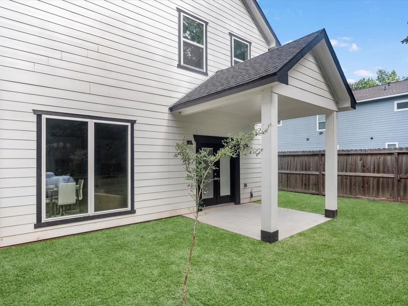 Exterior details and patio area of a home in , Houston (Image 24).