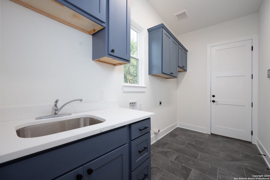 Furnished interior view inside a new home in , New Braunfels (Image 6).