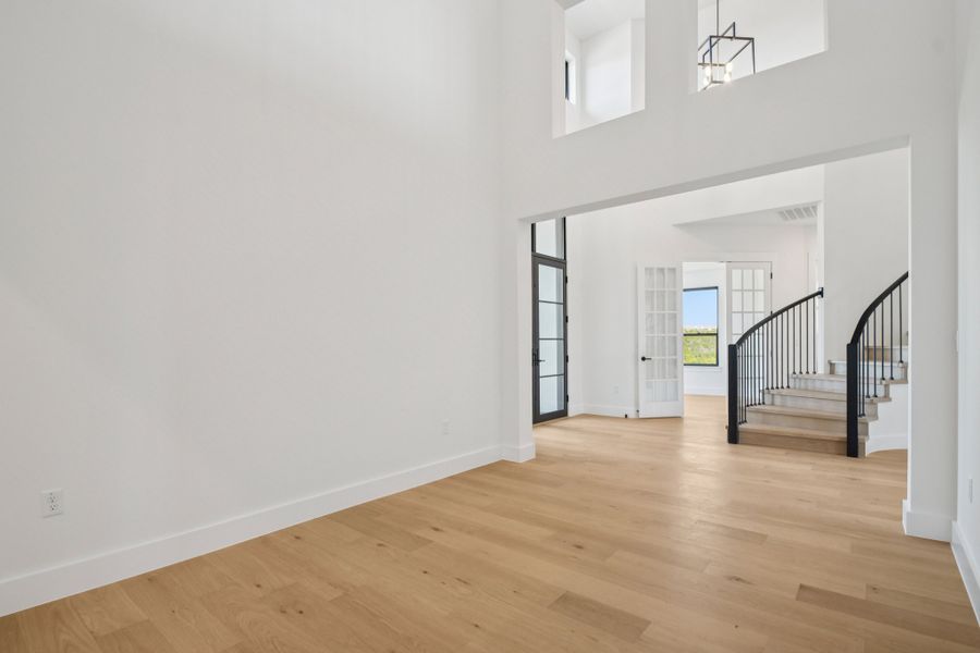 Spacious, unfurnished interior of a new home in Milky Way at River Place, Austin (Image 20).