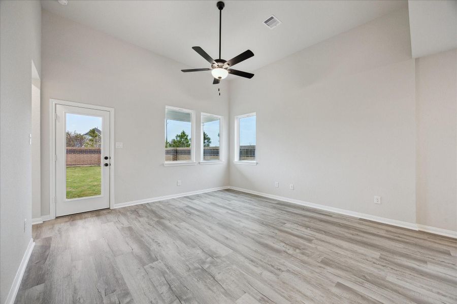 Spacious, unfurnished interior of a new home in Elyson, Katy (Image 16).