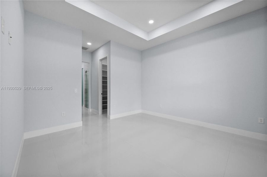 Spacious, unfurnished interior of a new home in , Naples (Image 23).