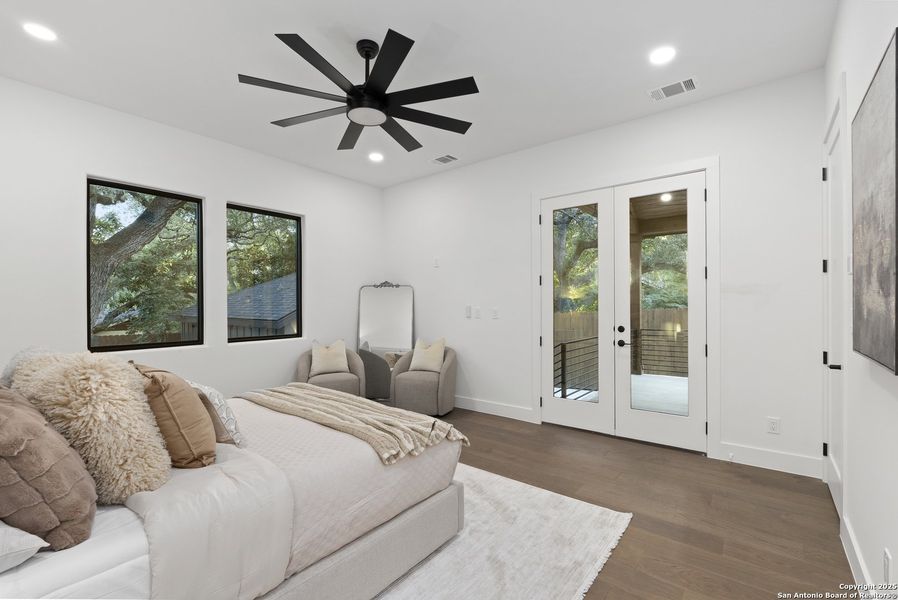 Furnished interior view inside a new home in , Alamo Heights (Image 31). Furnished interior view inside a new home in , Alamo Heights (Image 31).