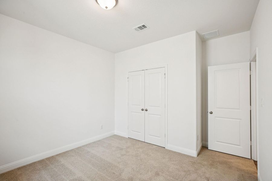 Spacious, unfurnished interior of a new home in Evergreen 40', Conroe (Image 13).