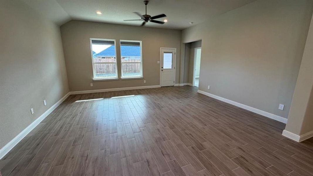 Spacious, unfurnished interior of a new home in Rock Creek Ranch, Fort Worth (Image 17).