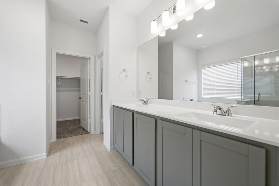 Furnished interior view inside a new home in Ashland, Texas City (Image 12).