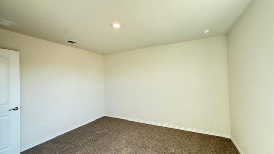 Spacious, unfurnished interior of a new home in California Meadows, Arlington (Image 14).