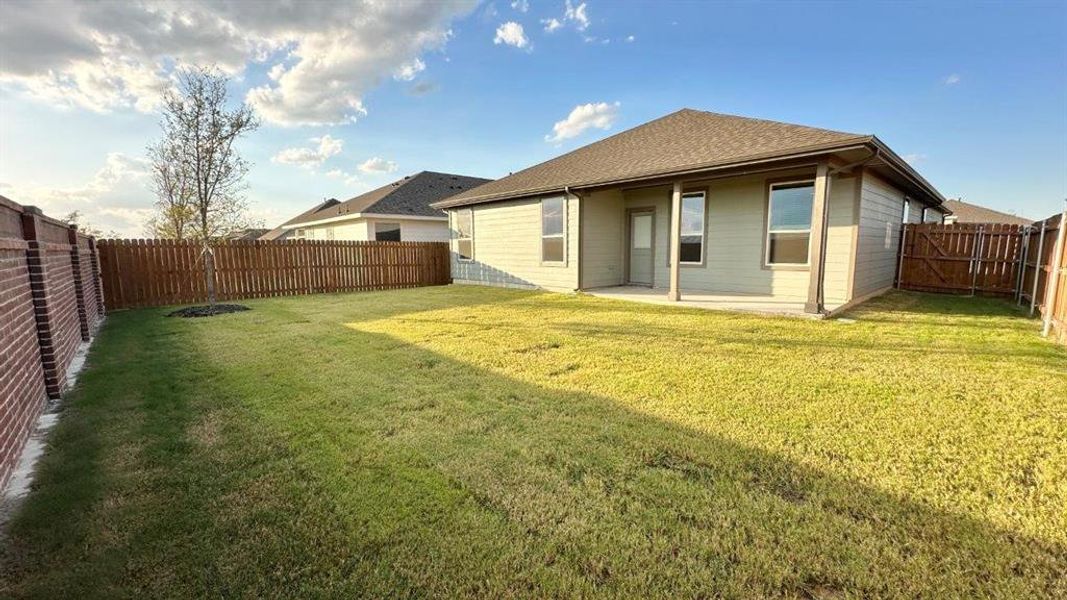 Exterior details and patio area of a home in Rock Creek Ranch, Fort Worth (Image 4).